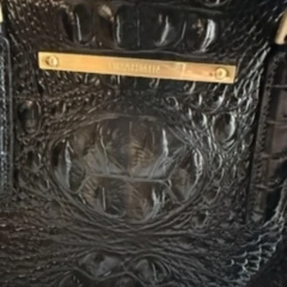 Elegant Black Brahmin Crocodile-Embossed Handbag - Picture 2 of 7